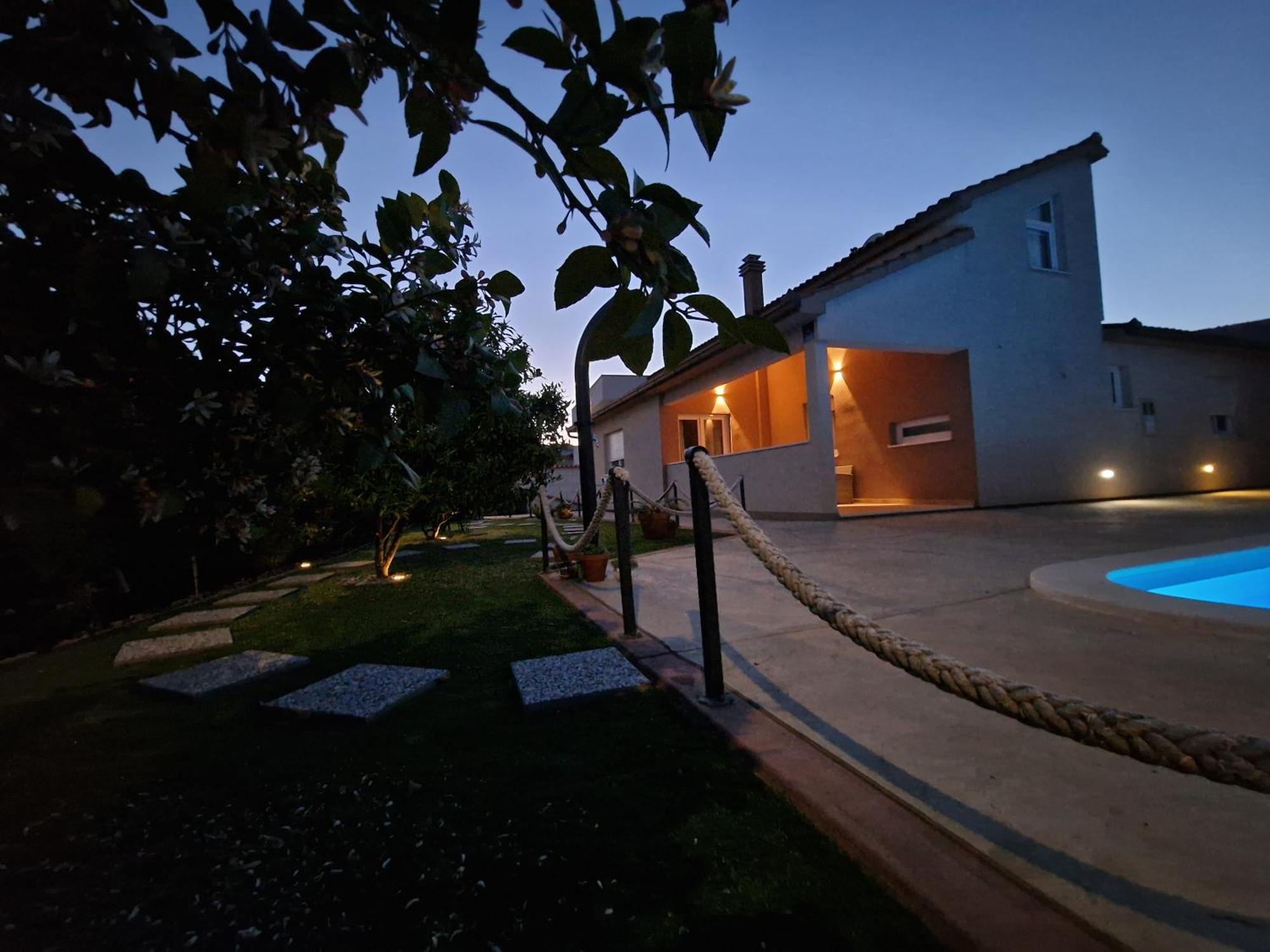 Beautiful Holiday Home "Villa Luka" Kaštel Štafilić Exterior foto